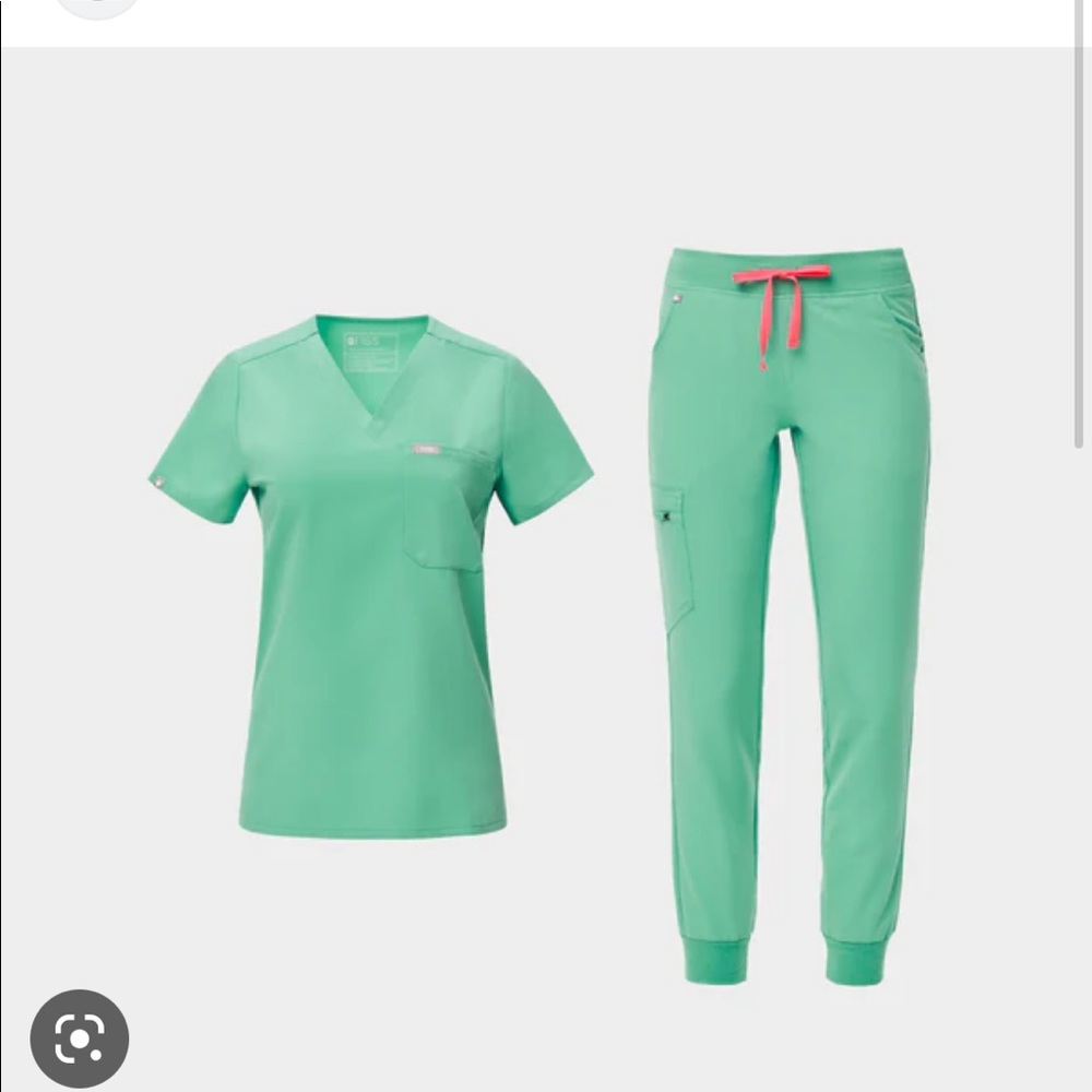 Figs surgical green scrubs.Perfect condition. Small top, small/petite bottom
